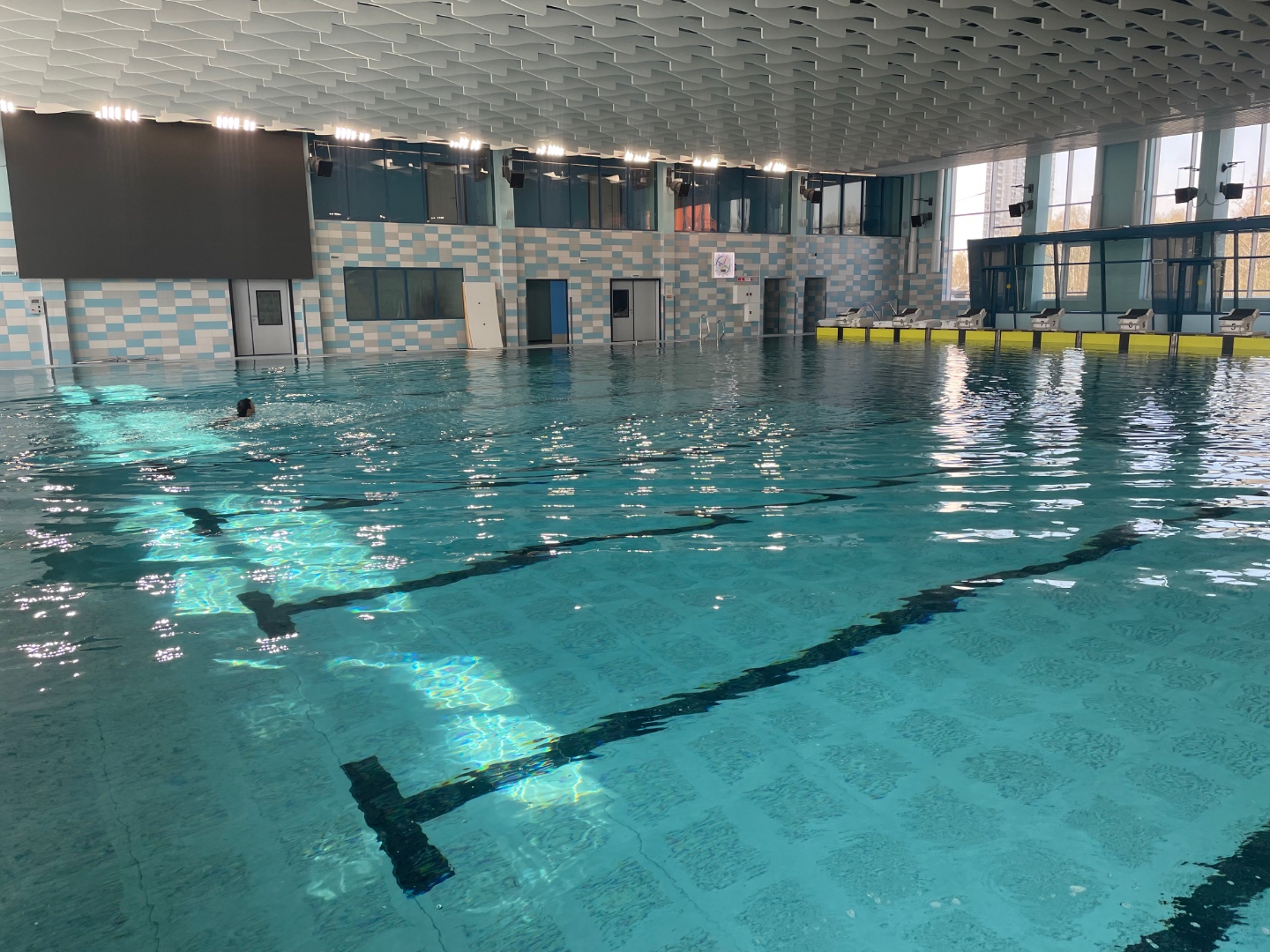 Подвижный пол для бассейна